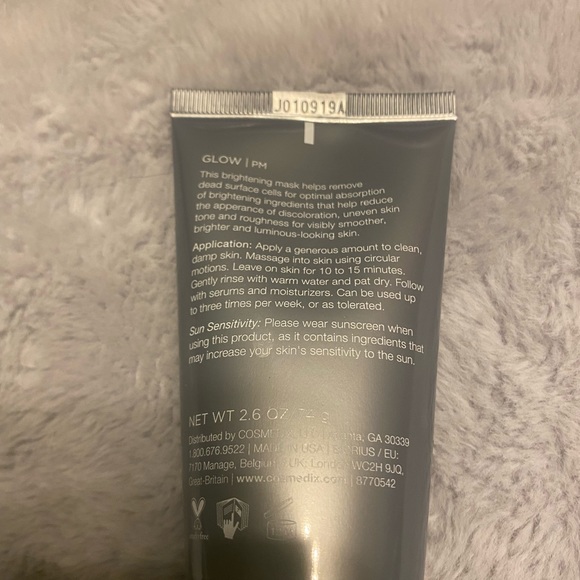 Cosmedix Glow Bamboo Brightening Mask - Picture 3 of 4